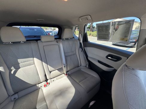 Used 2025 Nissan Rogue SV image 39