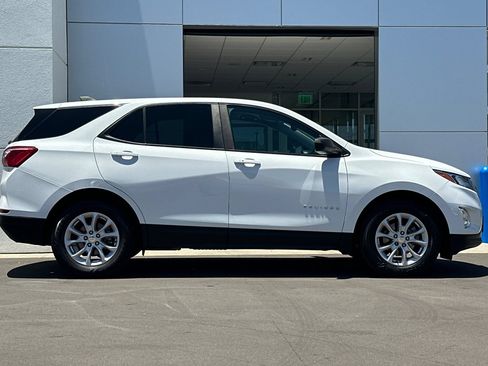 Used 2021 Chevrolet Equinox LS w/ LS Convenience Package FWD image 3