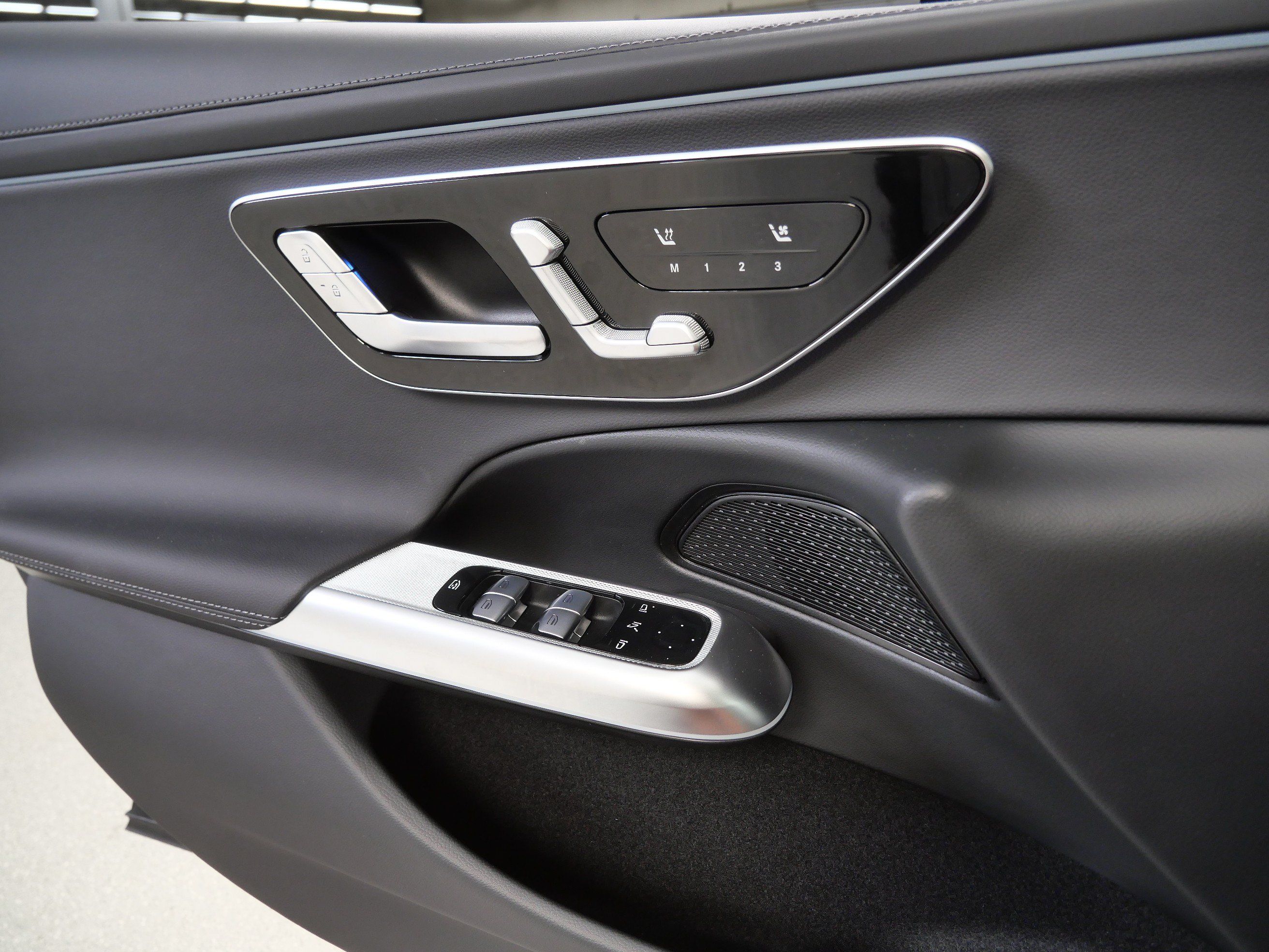 New 2026 Mercedes-Benz E 350 4MATIC Sedan image 12