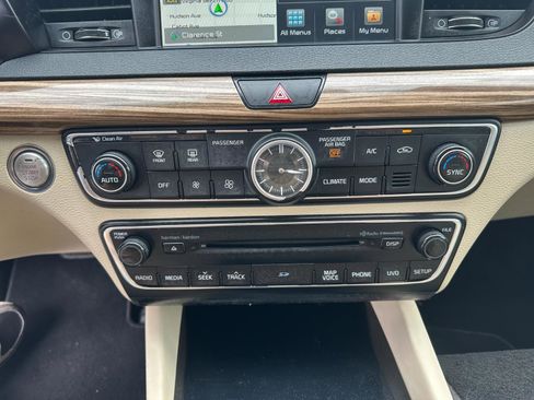 Used 2017 Kia Cadenza Premium w/ Luxury Package image 14