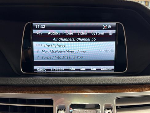 Used 2014 Mercedes-Benz E 350 4MATIC Sedan image 34