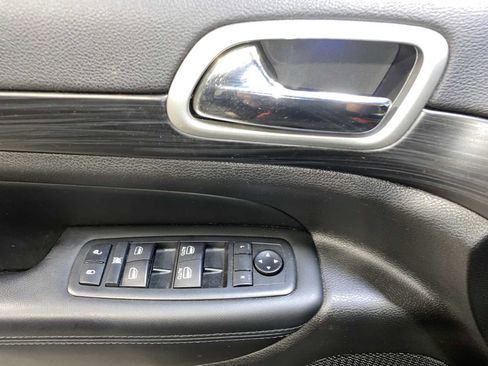 Used 2019 Jeep Grand Cherokee Altitude image 23