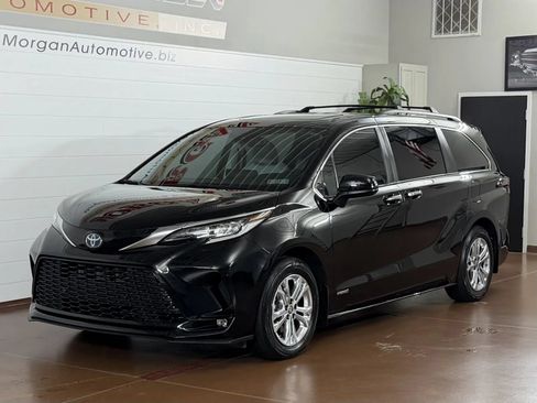 Used 2021 Toyota Sienna XSE AWD/4WD image 7