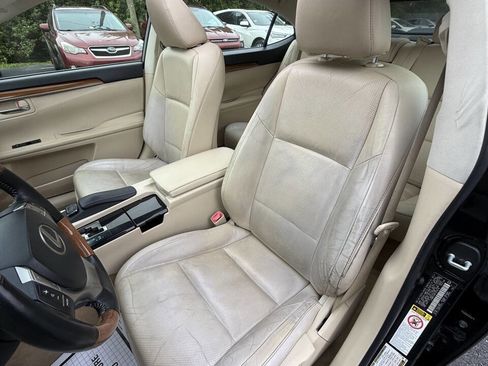 Used 2015 Lexus ES 300h w/ Navigation System Package FWD image 12
