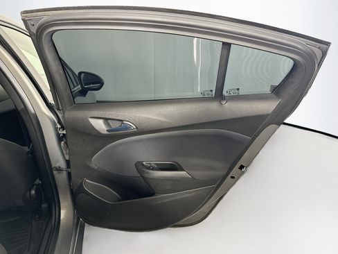 Used 2018 Chevrolet Cruze LT w/ Convenience Package image 27