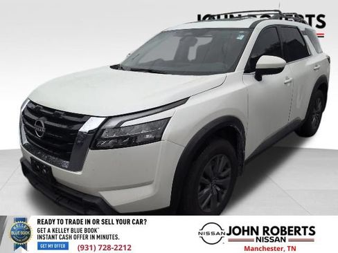 Used 2024 Nissan Pathfinder SV w/ SV Premium Package FWD image 3