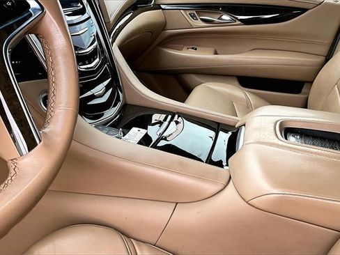 Used 2019 Cadillac Escalade Platinum image 14