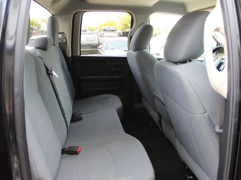 Used 2018 RAM 1500 Express RWD image 22