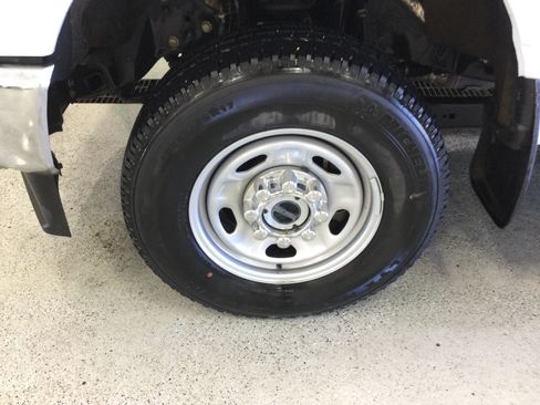Used 2024 Ford F250 XL w/ Snow Plow Prep Package AWD/4WD image 8
