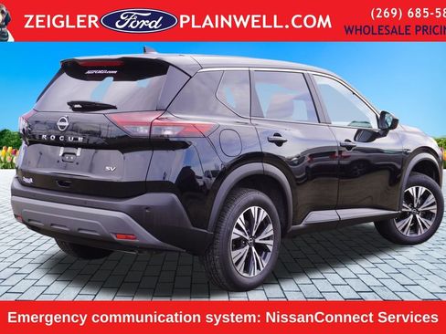 Used 2023 Nissan Rogue SV image 5