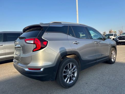 Used 2024 GMC Terrain SLT image 4
