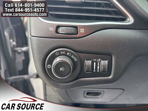 Used 2019 Jeep Cherokee Trailhawk image 23