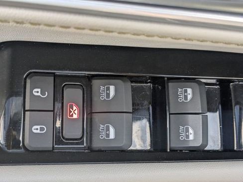 Used 2024 Jeep Wagoneer 2WD w/ Premium Group I image 12