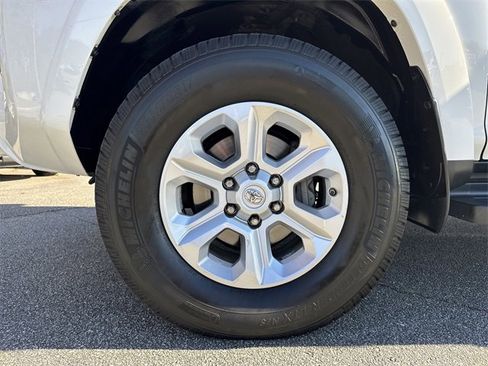 Used 2016 Toyota 4Runner SR5 image 11