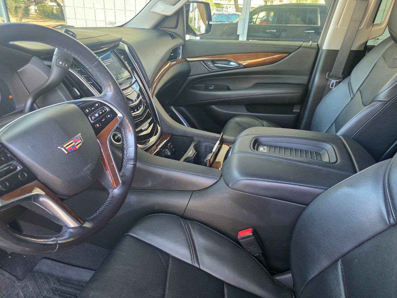 Used 2019 Cadillac Escalade ESV Luxury AWD/4WD image 8