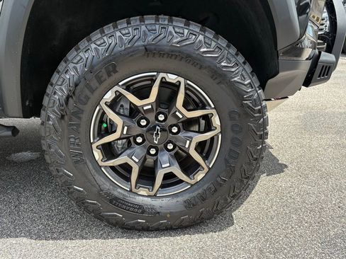 New 2026 Chevrolet Colorado ZR2 w/ Off-Road Front Bumper Package AWD/4WD image 10