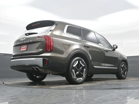 Used 2024 Kia Telluride S image 34