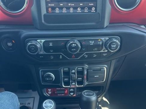 Used 2021 Jeep Wrangler Unlimited Rubicon w/ Safety Group AWD/4WD image 25