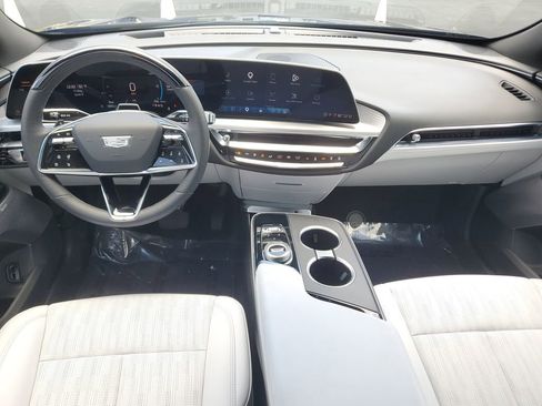 Certified 2024 Cadillac Lyriq Luxury AWD/4WD image 16