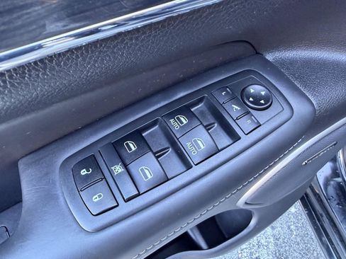 Used 2019 Jeep Grand Cherokee Overland image 15