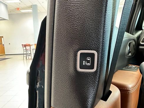 New 2026 Chrysler Pacifica Pinnacle image 13