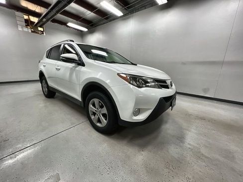 Used 2015 Toyota RAV4 XLE AWD/4WD image 2