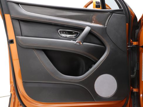 Used 2019 Bentley Bentayga image 9