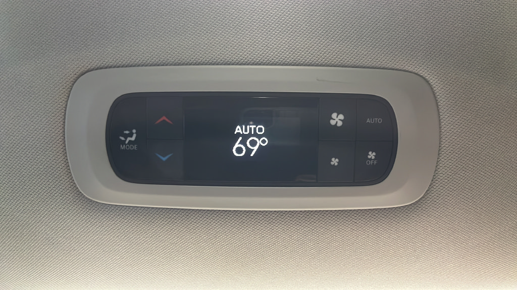 Used 2024 Chrysler Pacifica Touring-L FWD image 34