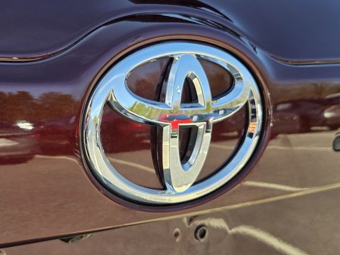 Used 2017 Toyota Highlander XLE image 36