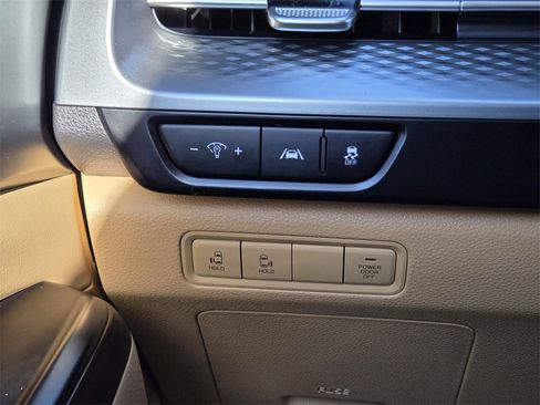 Certified 2024 Kia Carnival LX image 24