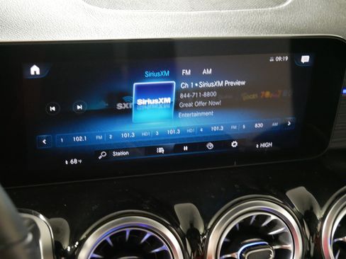 Used 2023 Mercedes-Benz GLB 250 4MATIC image 22