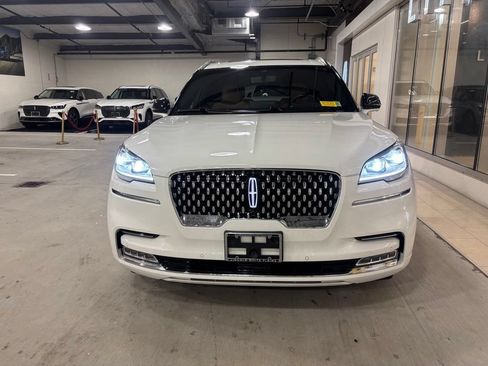 Used 2023 Lincoln Aviator Black Label Grand Touring w/ Class IV Trailer Tow Package AWD/4WD image 2