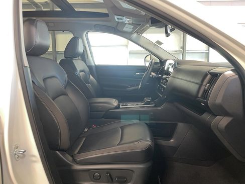 Used 2024 Nissan Pathfinder SL w/ SL Premium Package image 25