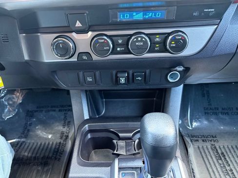 Used 2021 Toyota Tacoma SR5 AWD/4WD image 38