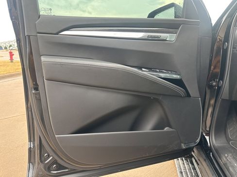 Used 2025 Cadillac Escalade ESV V w/ LPO, ONYX Package image 13