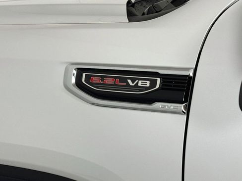 Used 2023 GMC Sierra 1500 Denali w/ Technology Package AWD/4WD image 9