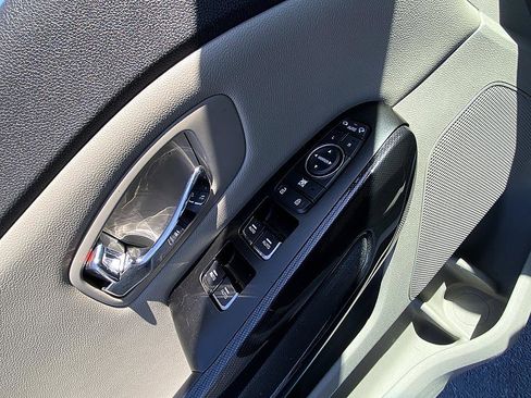 Used 2016 Kia Sedona EX image 10