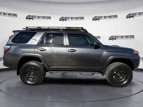 Used 2018 Toyota 4Runner TRD Off-Road Premium AWD/4WD image 9
