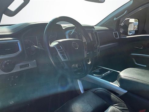 Used 2017 Nissan Titan PRO-4X image 17
