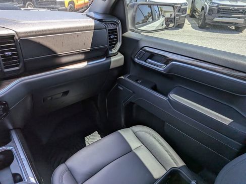 Used 2025 Chevrolet Silverado 1500 LT Trail Boss w/ Convenience Package II AWD/4WD image 16