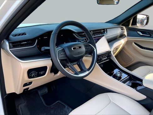 Used 2025 Jeep Grand Cherokee L Limited RWD image 17