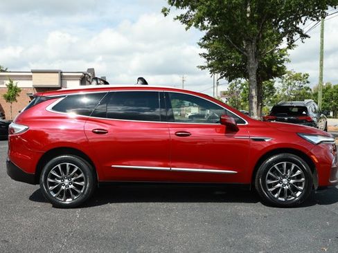Used 2022 Buick Enclave Essence w/ Sound and Sites Package FWD image 4