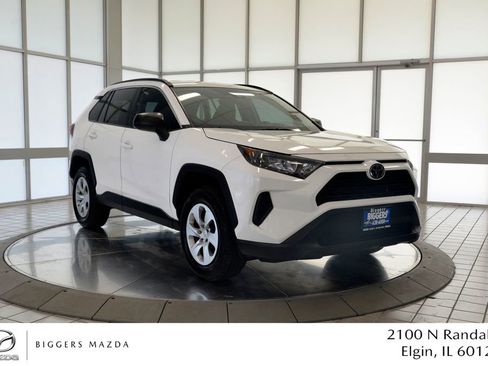 Used 2019 Toyota RAV4 LE FWD image 1