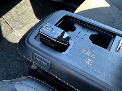 Used 2023 Nissan Ariya AWD image 17