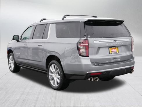 Used 2024 Chevrolet Suburban High Country image 5