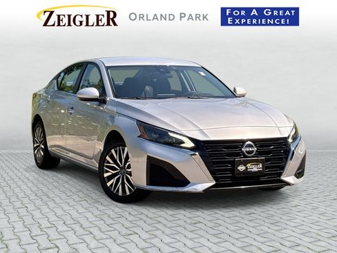 Certified 2023 Nissan Altima 2.5 SV AWD/4WD image 1