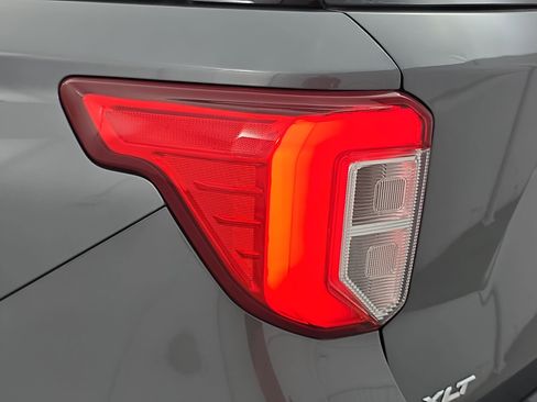 Used 2022 Ford Explorer XLT w/ Class IV Trailer Tow Package image 34