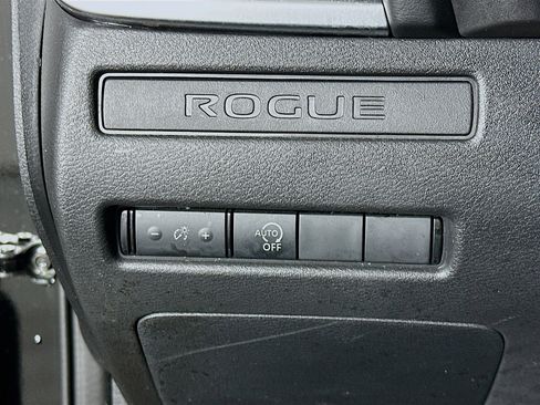 Used 2023 Nissan Rogue S image 17