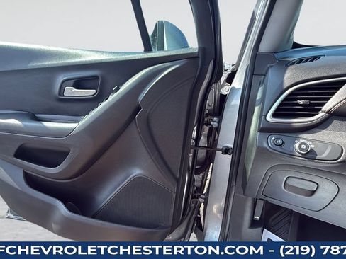 Used 2020 Chevrolet Trax LT w/ LT Convenience Package AWD/4WD image 25