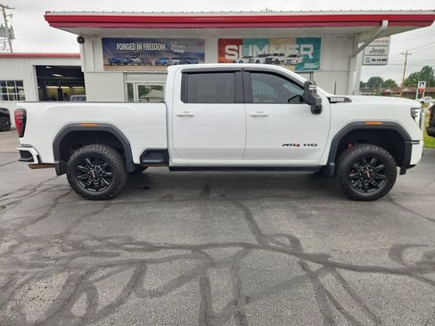 Used 2024 GMC Sierra 2500 AT4 w/ AT4 Preferred Package AWD/4WD image 2